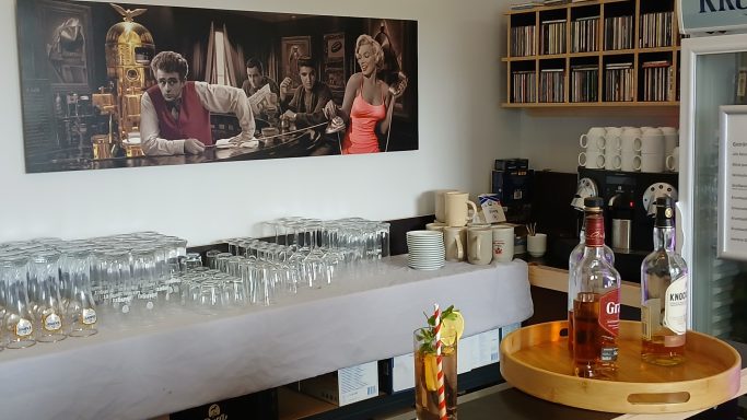 unsere neue Bar mit "Flying Drinks"